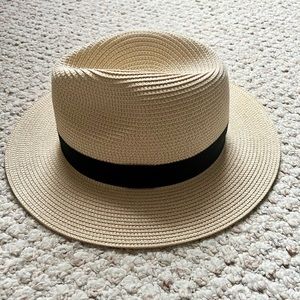 BRAND NEW! Women’s Light Biege Straw Panama Hat Wide Brim
